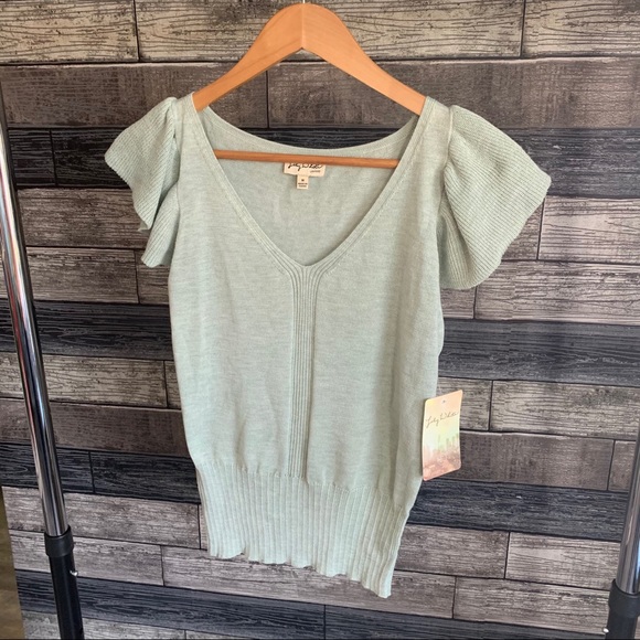 🌻NWT! Ruffle Sleeve Knit Top - Picture 4 of 9